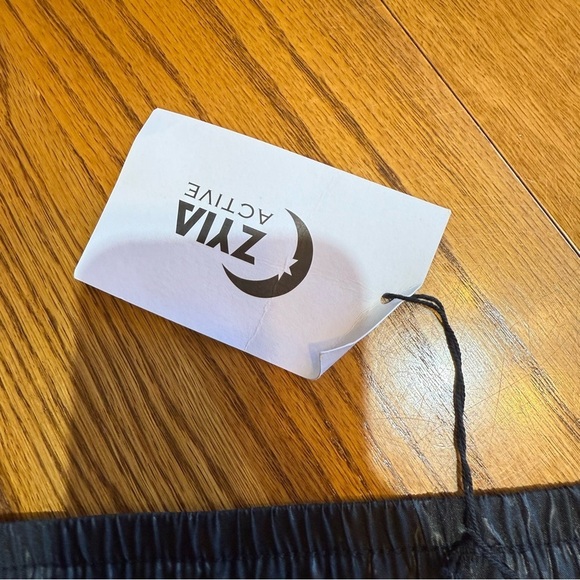 Zyia Black Bomber Shorts Size Large NWT - Picture 3 of 6